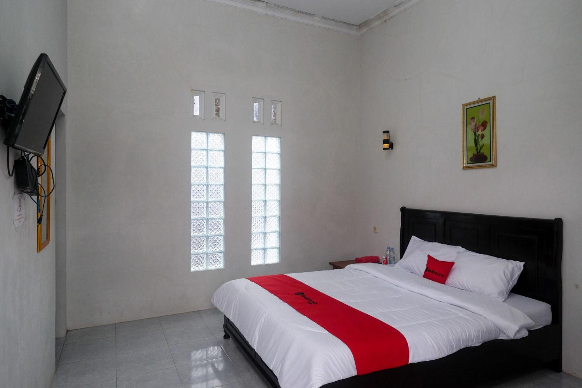 OYO 90687 Maharatu Homestay Wonosobo Bagian luar foto