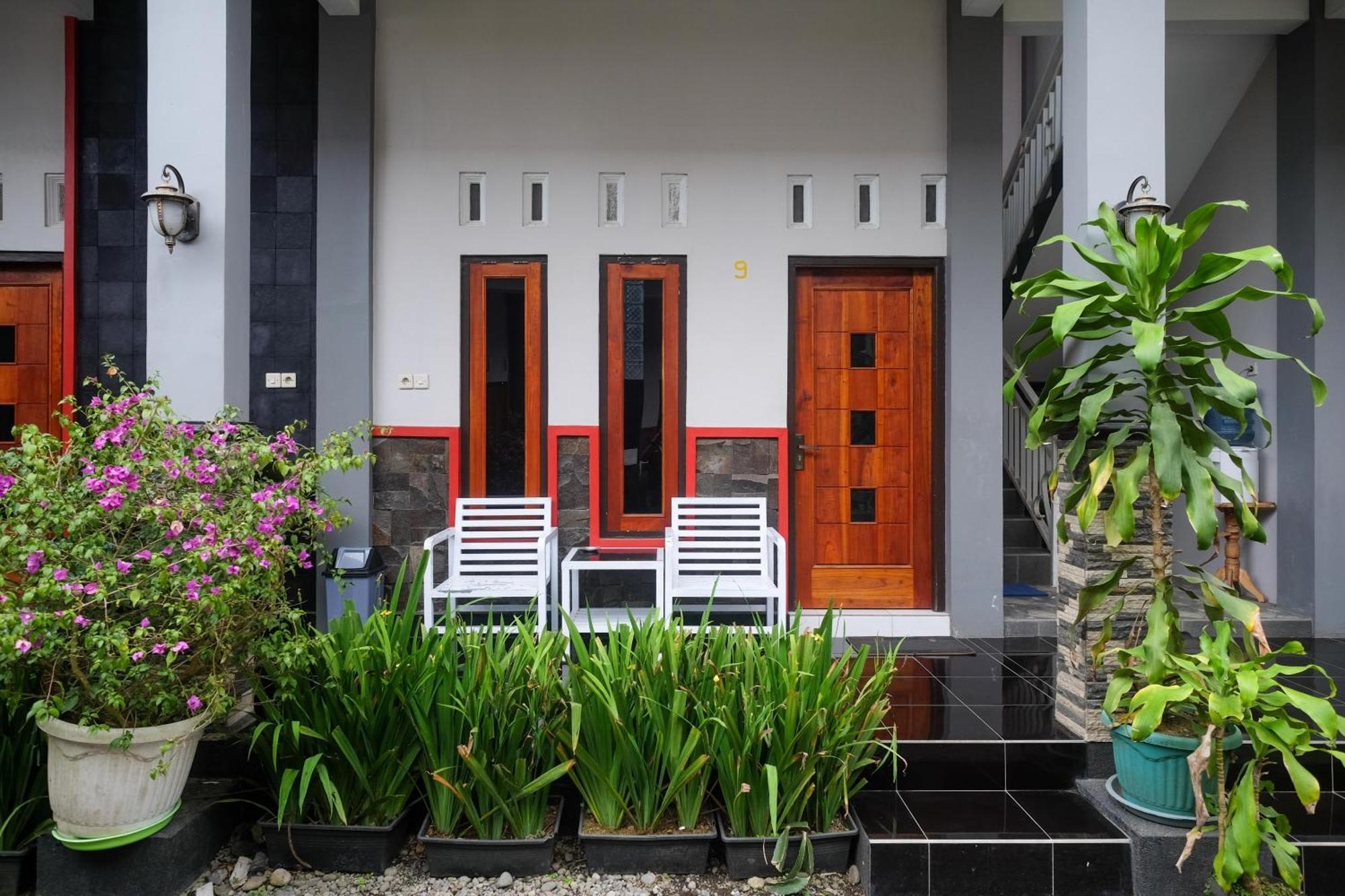 OYO 90687 Maharatu Homestay Wonosobo Bagian luar foto